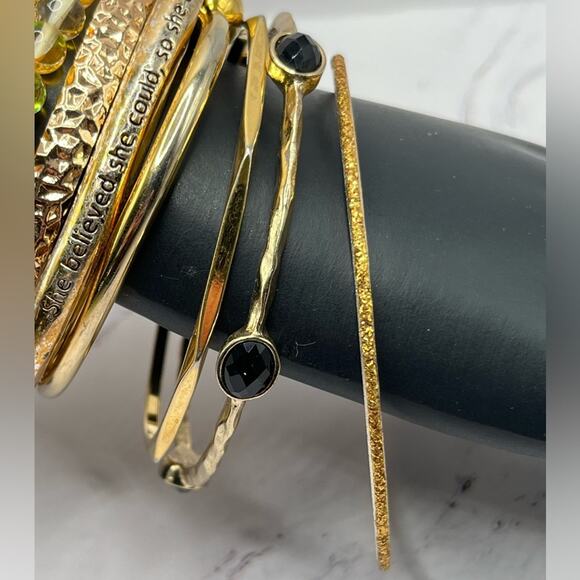 10 assorted style gold tone bracelets - Picture 5 of 12